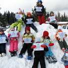 Малките скиорчета се радват на дипломите си. Ежегодно на Витоша се провежда ски-училище и след приключването му децата получават дипломи за достигнатото ниво.